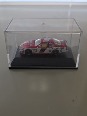 Dodge #9 Kasey Kahne Red & White Diecast Race Car in Display Case